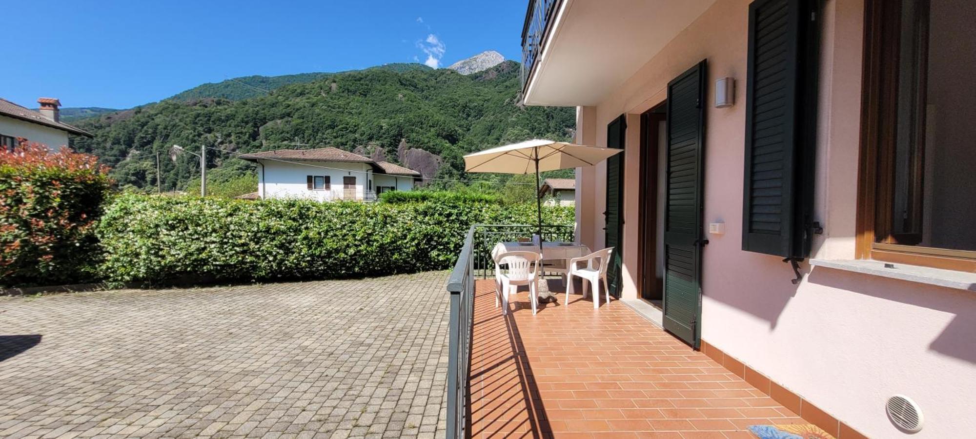 Apartamento Terrazza Fucinetta Introbio Exterior foto