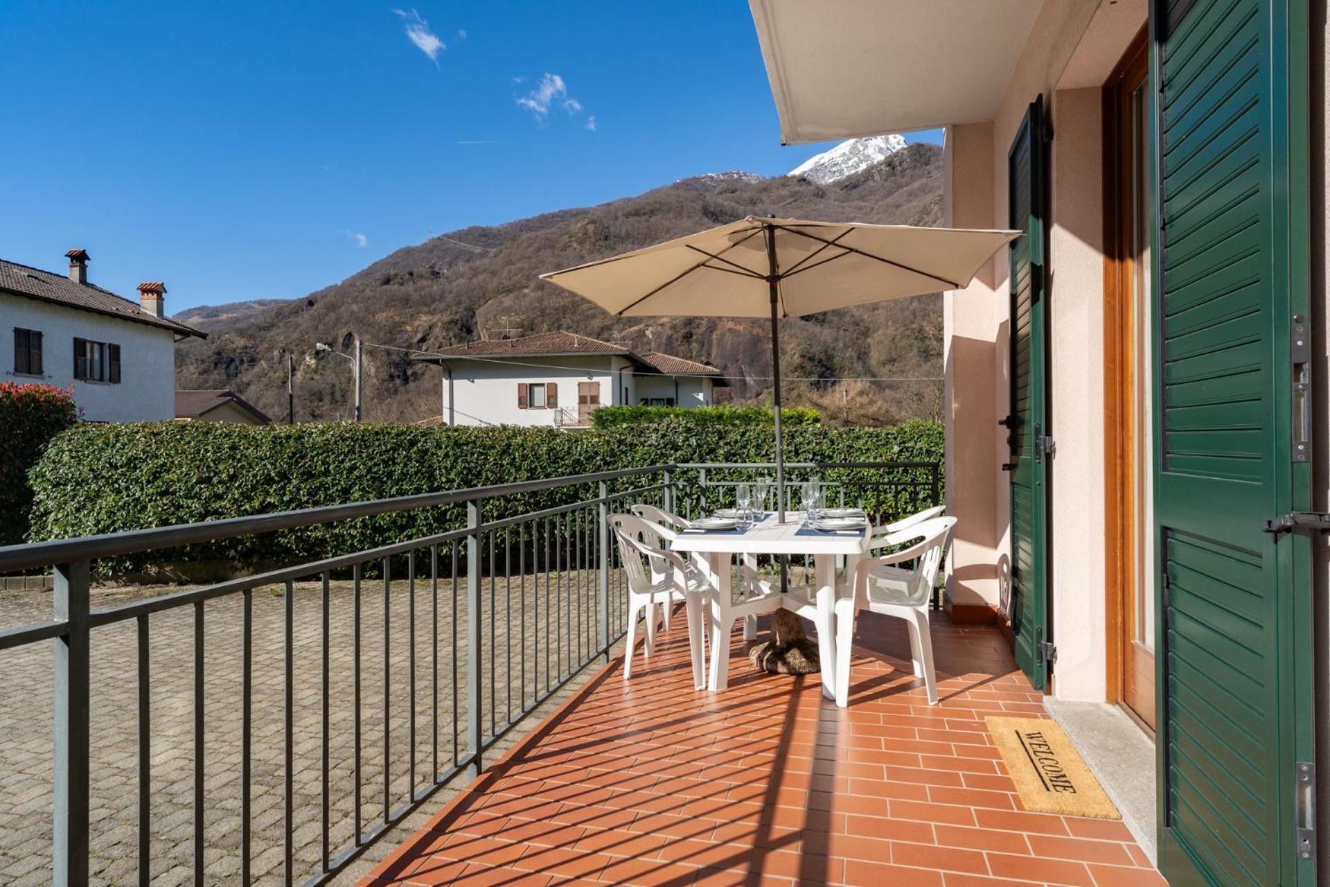 Apartamento Terrazza Fucinetta Introbio Exterior foto